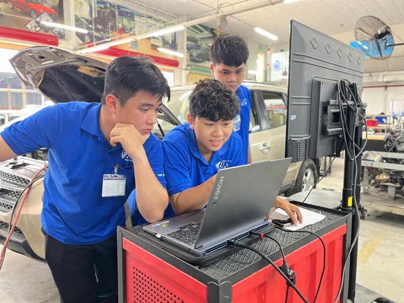 kỹ năng giúp thợ kỹ thuật ô tô ghi điểm với nhà tuyển dụng
