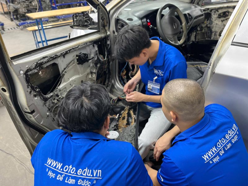 năng lực hay bằng đại học quan trọng hơn