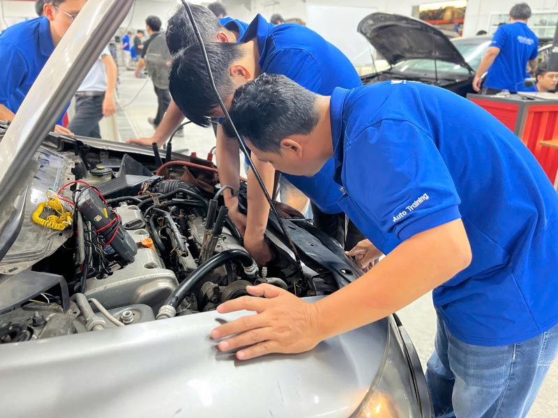 những người mới nên chủ động xin việc và không ngại hỏi khi chưa biết