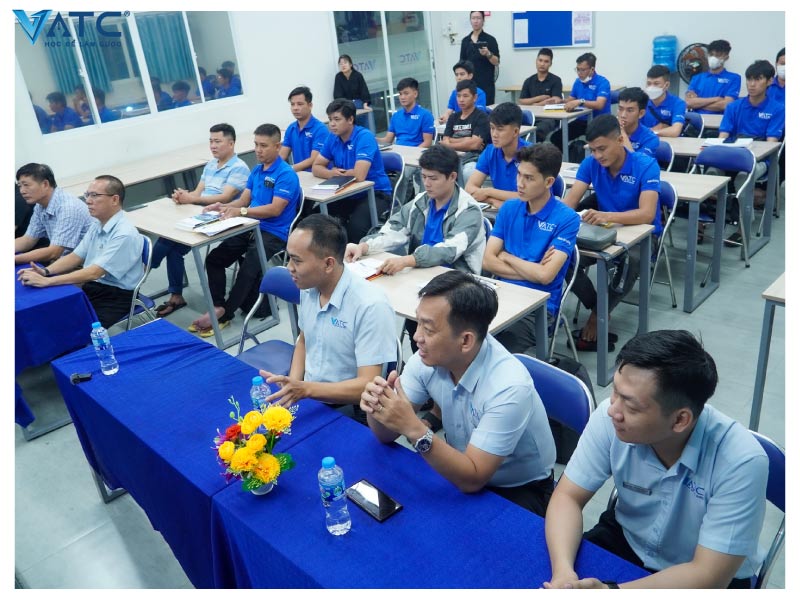 học viên trong lễ khai giảng CDK31