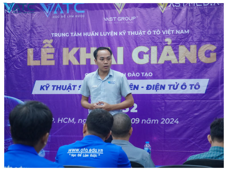 thầy Lê Trọng Trí- Giảng viên VATC