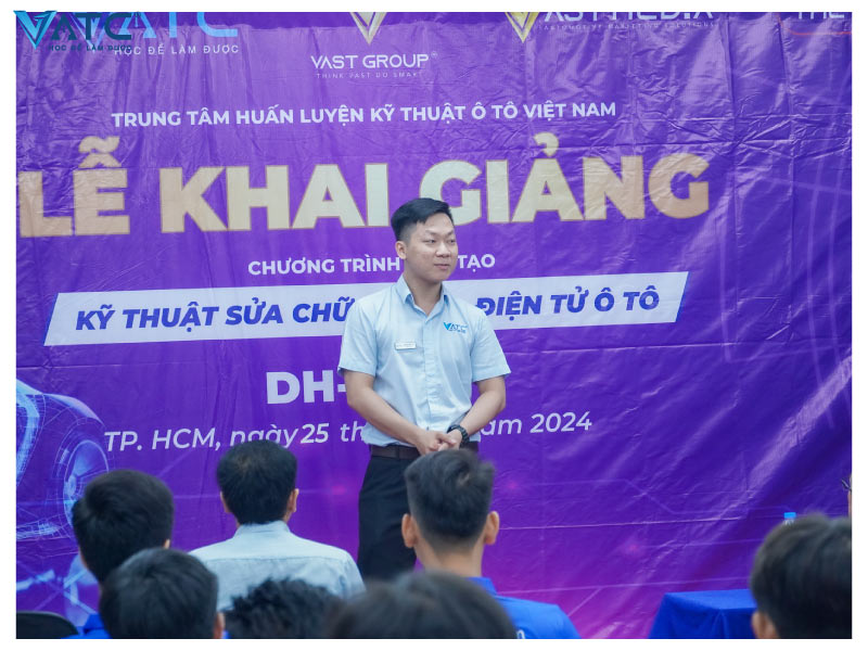 thầy Nguyễn Nhựt Anh - Giảng viên VATC