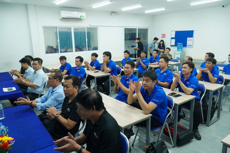 học viên lớp kỹ thuật sửa chữa hộp số tự động nâng cao k4