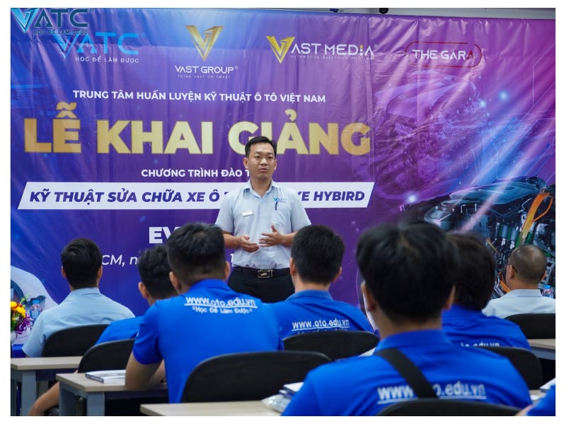 thầy lê quang nghiêm phát biểu lớp ev k2