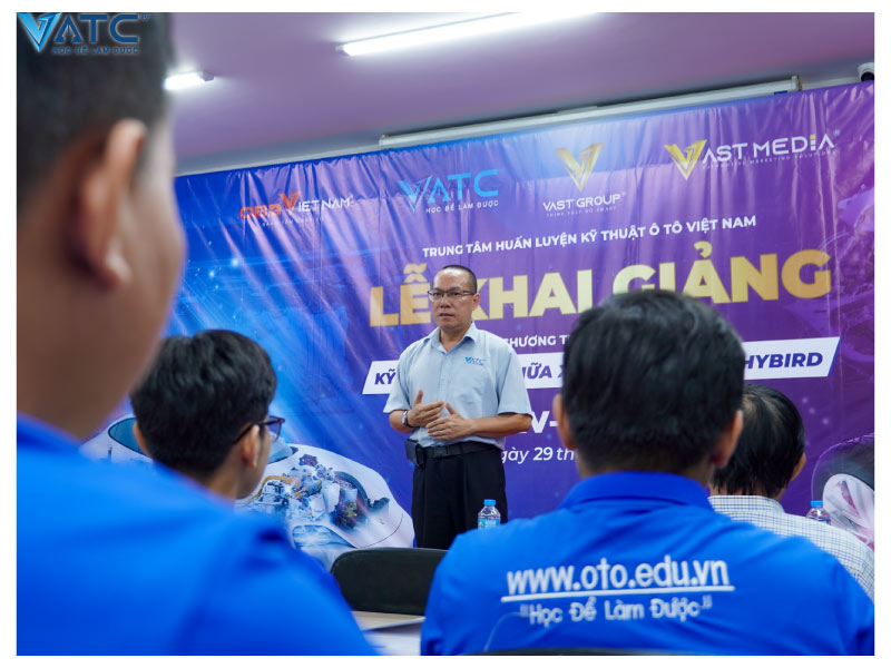 thầy nguyễn đình thống phát biểu lớp ev k2