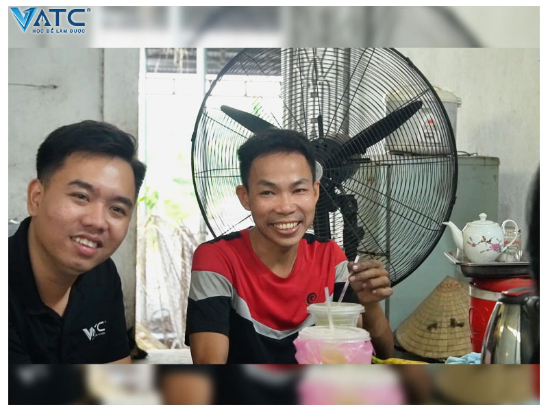 anh chung chủ garage duy mạnh phát cựu học viên lớp điện ô tô k24