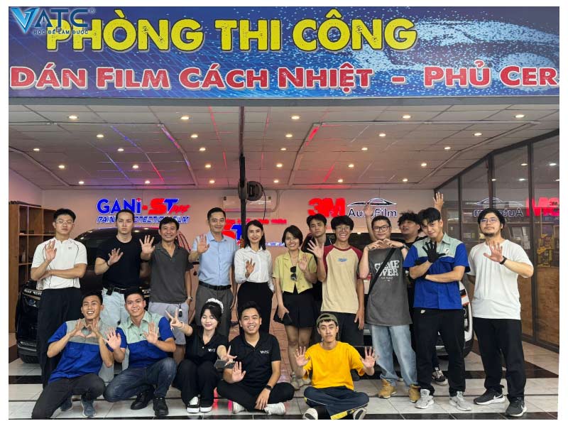anh hồ vỹ nhân, nhân sự garage ô tô sóng thần và ekip mv