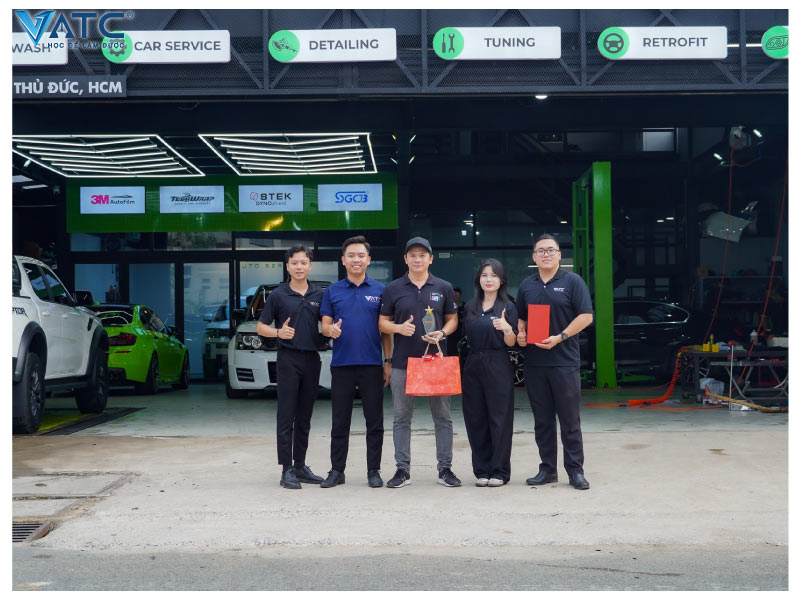 anh kha và ekip hành trình kết nối học viên 2024