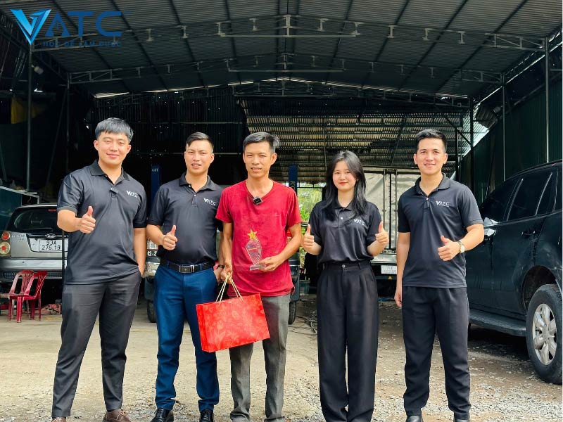 anh trọng và ekip hành trình kết nối học viên 2024