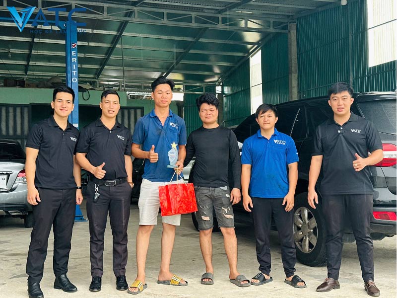 anh tuấn nhi và ekip hành trình kết nối học viên 2024