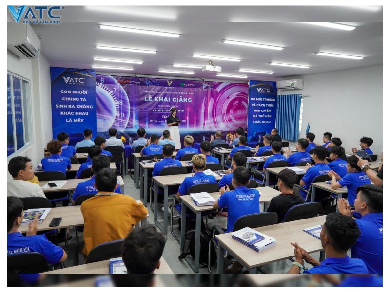 khai giảng lớp kỹ thuật sửa chữa ô tô toàn diện k12