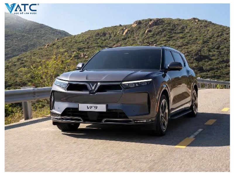 Công nghệ kỹ thuật ô tô điện là gì? Cơ hội việc làm và thu nhập ra sao?