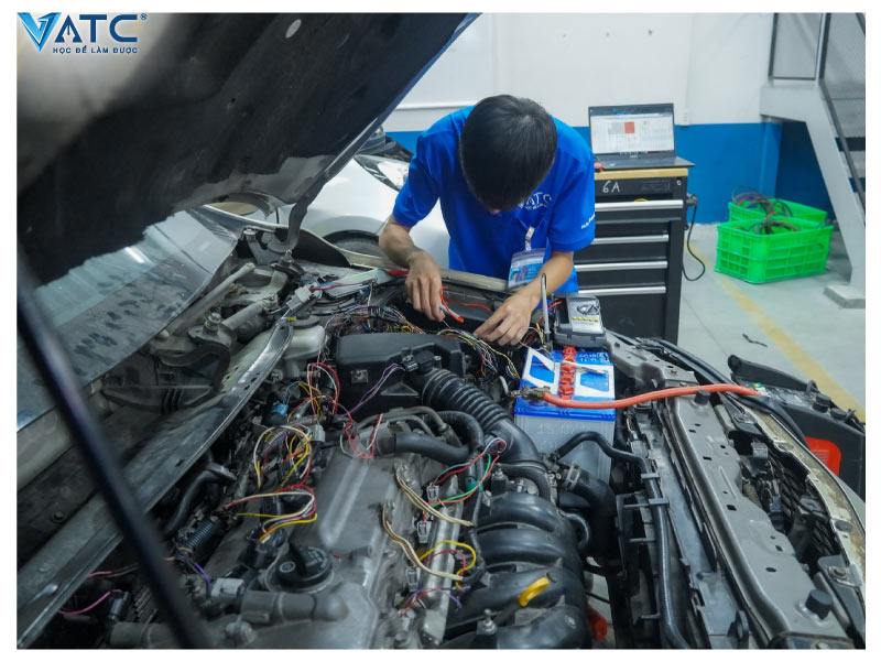 học phí học nghề sửa chữa điện ô tô ở VATC