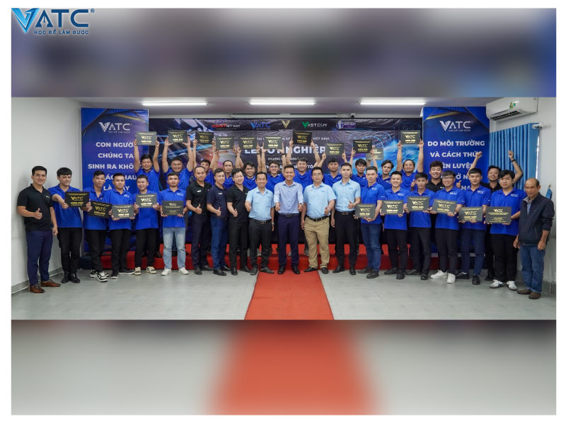 Lễ Tốt nghiệp lớp Kỹ thuật Sửa chữa Ô tô toàn diện K8