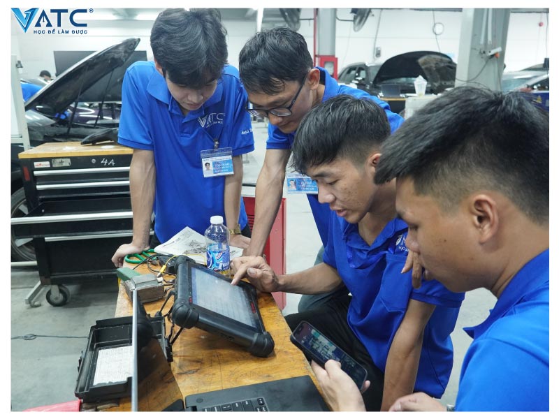 nghề sửa chữa điện ô tô có tương lai không