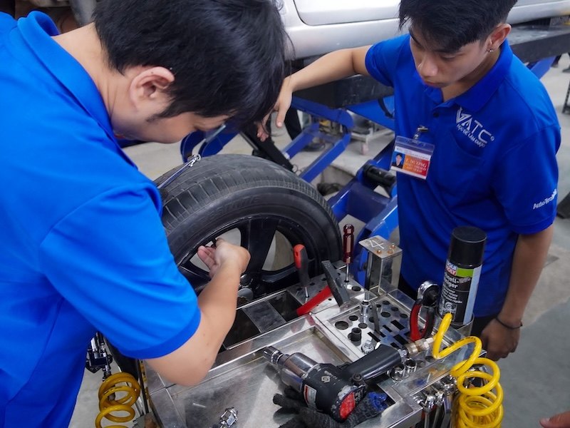 Học nghề gì tốt cho tương lai? Top ngành nghề có cơ hội việc làm cao