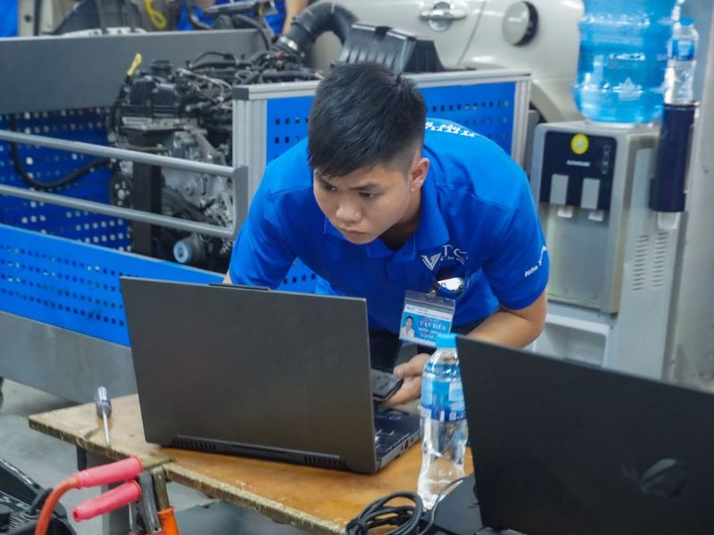 học viên học nghề thực tế