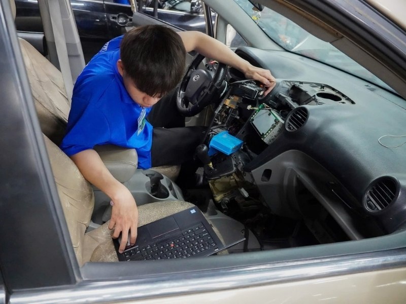 ngành kỹ thuật ô tô phù hợp với nhóm tính cách INTP, ISTJ