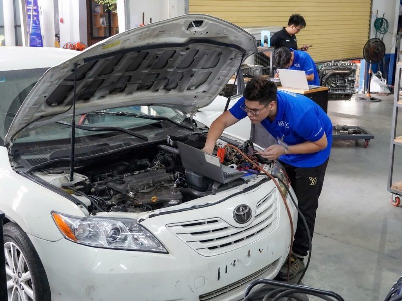 người hướng nội phù hợp làm kỹ thuật viên ô tô