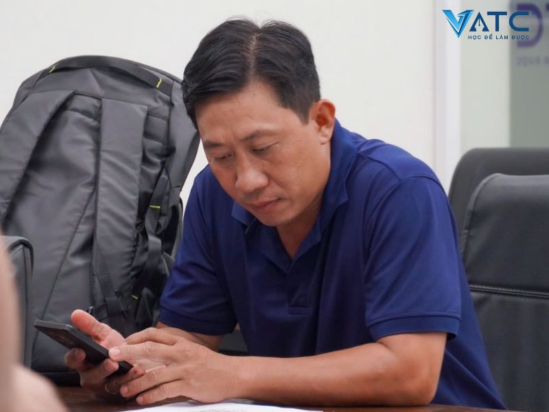 chuyển hướng sang nghề sửa chữa ô tô để ổn định tương lai