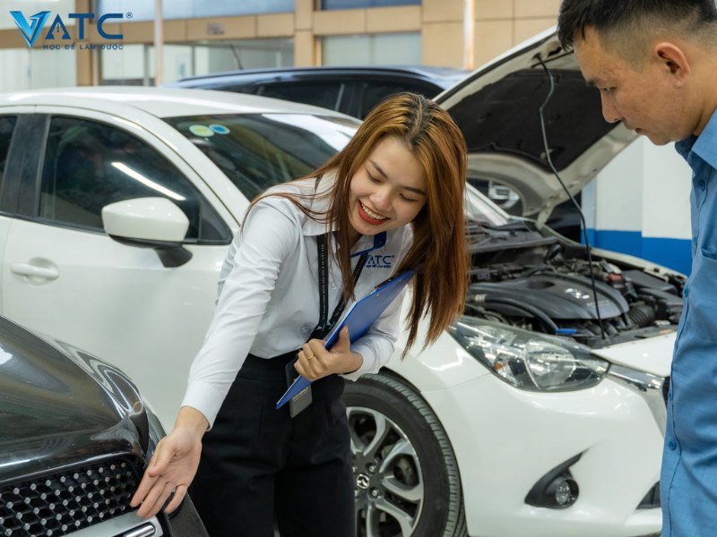 con gái nên học nghề cố vấn dịch vụ ô tô