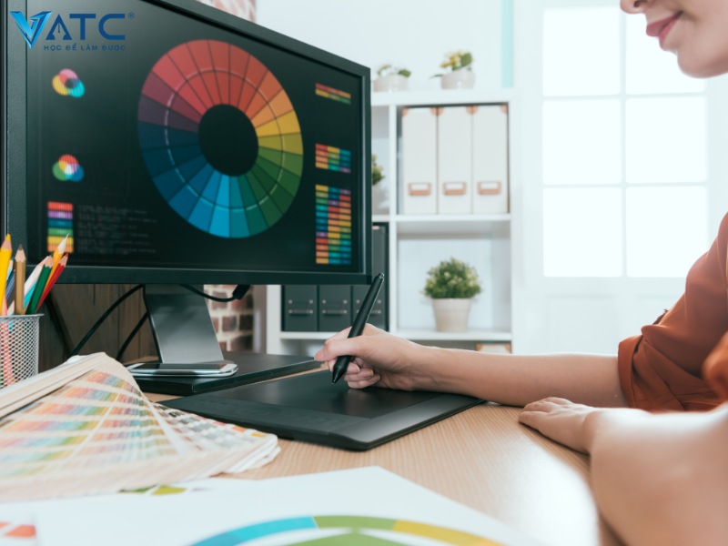 con gái nên học nghề thiết kế đồ họa