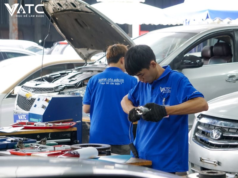 học nghề sửa chữa ô tô dễ kiếm việc nhất