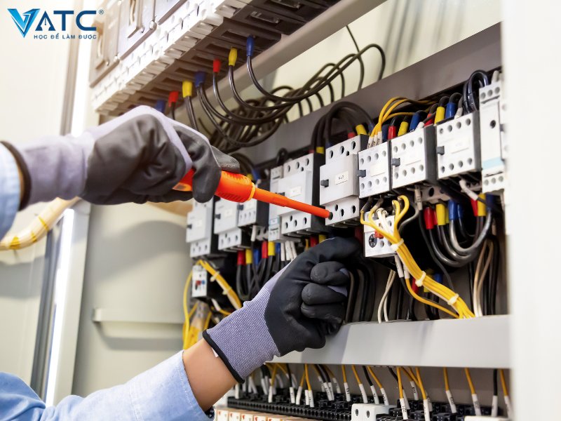nghề điện dân dụng dễ kiếm việc làm