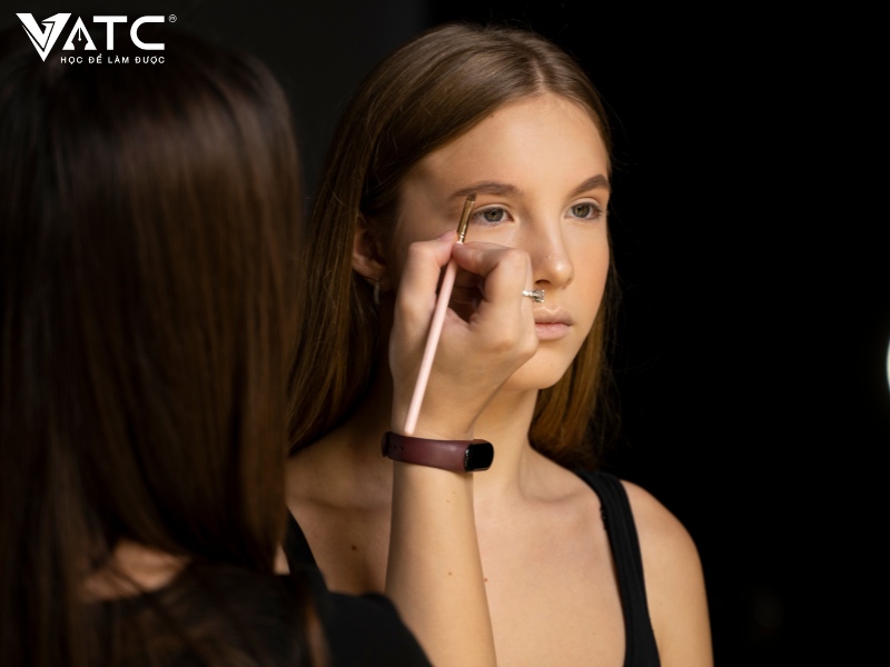nghề làm đẹp trang điểm makeup