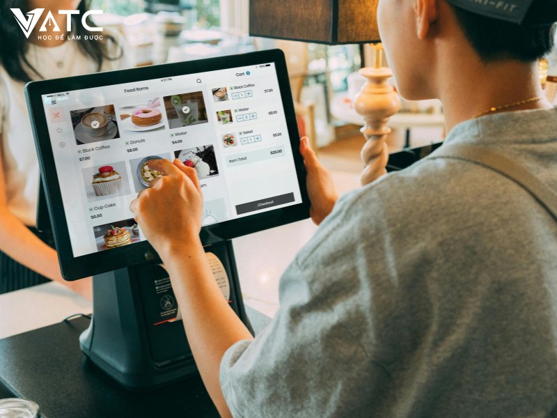 nhân viên thu ngân