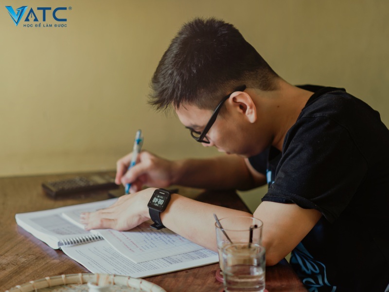 tìm hiểu ngành nghề thật kỹ