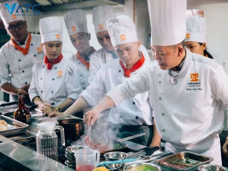 trung tâm hướng nghiệp á âu