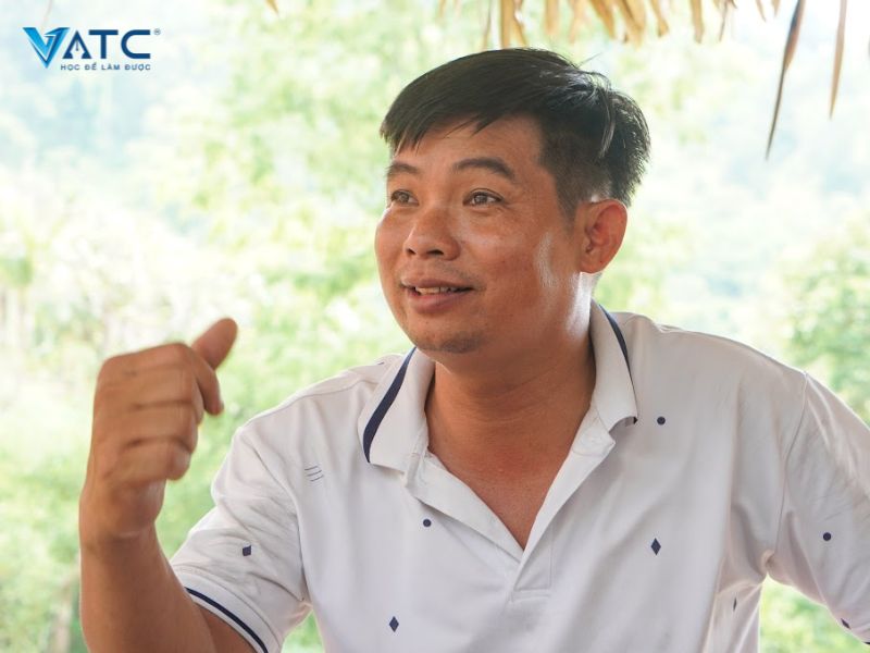 2. Mặc dù anh làm nghề chân chính nhưng anh vẫn rất sợ